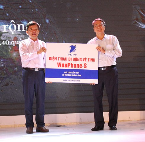 Tập đoàn VNPT trao tặng 2 Trạm dự báo thời tiết thông minh cho tỉnh Quảng Bình - ảnh 1