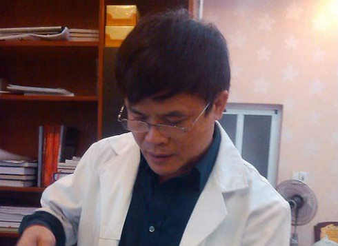 Đi chơi đêm, nhóm bạn tá hỏa đi kiểm tra bệnh lậu - ảnh 1