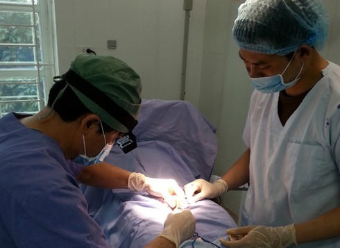 16 năm không con: Quên cởi nút thắt ống dẫn tinh - ảnh 1