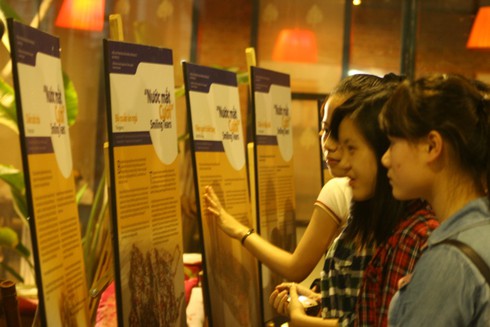 Những bức ảnh kể chuyện phụ nữ bị bạo lực gia đình - ảnh 4