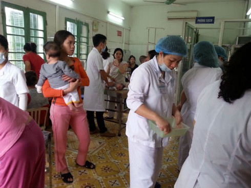 BS nứt nẻ ngón tay, phải quấn gạc vì bóc và tiêm thuốc quá nhiều - ảnh 3