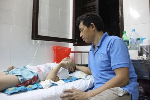 Con trai người lính Hải quân sẽ được chữa bệnh miễn phí - ảnh 1