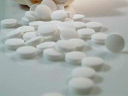 Tưởng thuốc là kẹo, bé gái 5 tuổi hôn mê suýt chết - ảnh 1