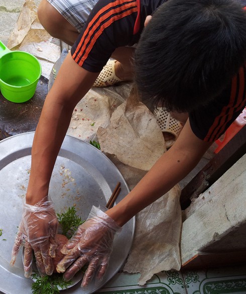 Món chạo làm từ xương, thịt lợn sống: Viêm não viếng thăm - ảnh 2