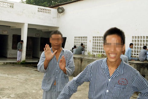 Trầm cảm nặng, nam thanh niên chọn toalet làm nơi trú ẩn - ảnh 1