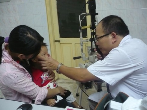 Đau mắt đỏ có uống được bia không? - ảnh 1