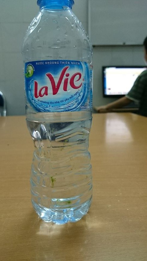 Nước tinh khiết LaVie có rêu xanh: Đại diện công ty phản hồi - ảnh 1