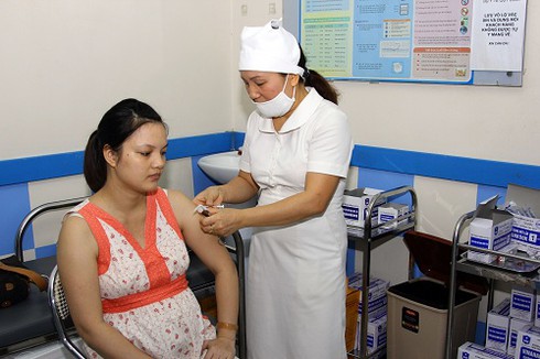 Đề nghị mức kỷ luật cao nhất người tiêm nhầm vắc xin cho 31 thai phụ - ảnh 1