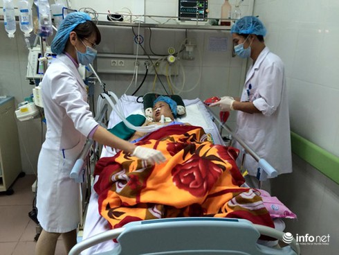 Bệnh nhân khánh kiệt vì viện phí, bác sĩ chung tay cứu - ảnh 1