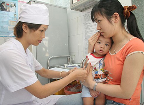 Bộ Y tế yêu cầu các cơ sở tiêm dịch vụ phải tiêm cả vắc xin TCMR - ảnh 1