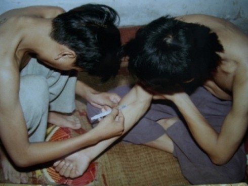 Việt Nam cần làm gì để giải bài toán điều trị HIV/AIDS sau khi hết tài trợ? - ảnh 1