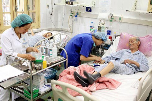 Làm sao xã hội hóa y tế không ảnh hưởng tới dịch vụ công? - ảnh 1