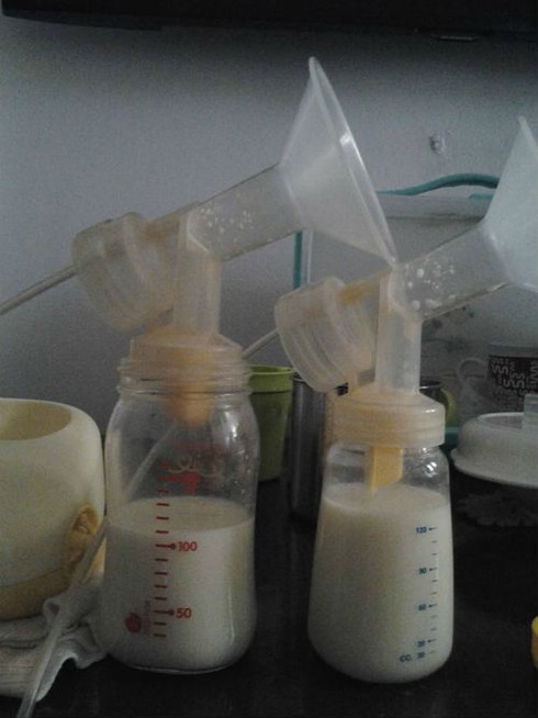 Cho - tặng sữa mẹ trên mạng: Rước bệnh gì cho trẻ sơ sinh? - ảnh 2