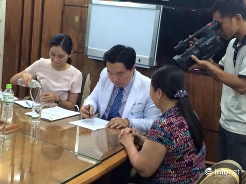 Bác sĩ Thái Lan tư vấn vô sinh miễn phí tại Bệnh viện Hồng Ngọc - ảnh 1