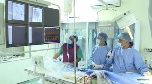 BV Nhi Trung ương can thiệp tim mạch cứu sống trẻ sơ sinh nhỏ tuổi nhất - ảnh 1