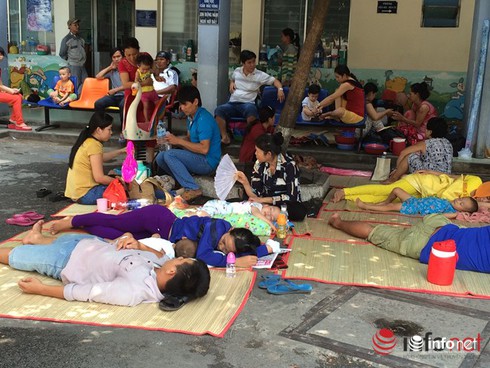 Hà Nội bước vào đỉnh dịch sốt xuất huyết, nhiều người dân không hợp tác - ảnh 1