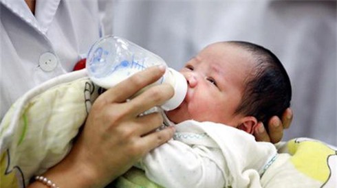 Tăng cường an ninh trong bệnh viện hạn chế tình trạng buôn bán trẻ sơ sinh - ảnh 1