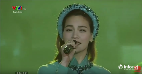 Hà Hồ hát “Quảng Bình Quê ta ơi”: Sự phá cách xấu xí - ảnh 1