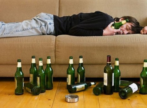 Suýt chết vì lon bia ngày Tết - ảnh 1