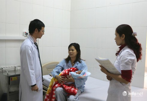 Mổ lấy thai và cấy máy tạo nhịp thành công cho sản phụ mắc bệnh tim nặng - ảnh 1