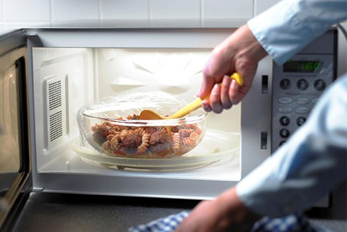 Chuyên gia lên tiếng về thông tin lò vi sóng gây hại cho sức khoẻ con người - ảnh 1