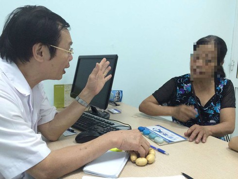 Người đàn bà hận chồng 40 năm mang sùi mào gà về cho vợ lẫn con - ảnh 1