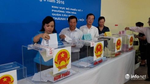 Bộ trưởng Nguyễn Thị Kim Tiến chia sẻ cảm xúc khi thực hiện quyền bầu cử - ảnh 2