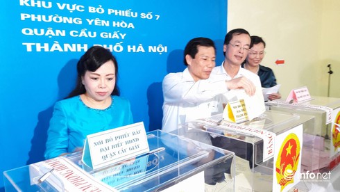 Bộ trưởng Nguyễn Thị Kim Tiến chia sẻ cảm xúc khi thực hiện quyền bầu cử - ảnh 1