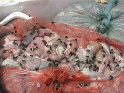 Nhiều phụ nữ chấp nhận mua thực phẩm bẩn, giá rẻ - ảnh 1