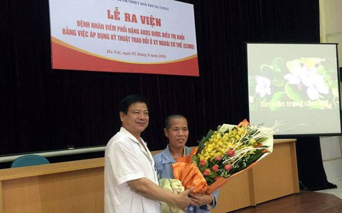 Bệnh nhân nữ bị viêm phổi nặng được chữa khỏi nhờ kỹ thuật ECMO - ảnh 1