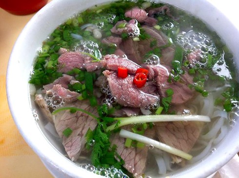 Nguy hiểm rình tập từ bát phở tái - ảnh 1