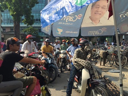 Bệnh viện Bạch Mai đóng cửa bãi gửi xe để nâng cấp - ảnh 1