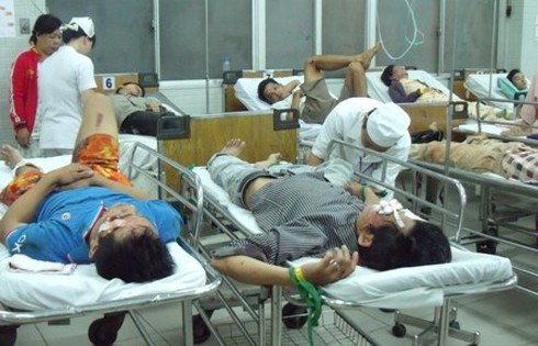 Nỗi kinh hoàng khi tiếp nhận bệnh nhân nhập viện do đánh nhau - ảnh 1