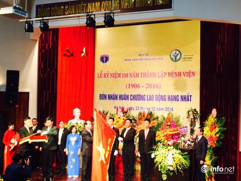 Bệnh viện Việt Đức đón nhận Huân chương lao động hạng Nhất - ảnh 1