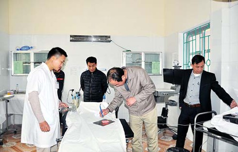 Bệnh viện Sản nhi Quảng Ninh hỗ trợ y tế biển đảo - ảnh 1