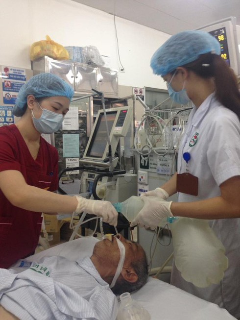 Báo động bệnh nhân nhập viện vì ngộ độc rượu, pháo nổ... tăng trong 3 ngày Tết - ảnh 1