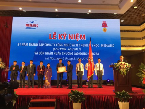 Bệnh viện Medlatec đón nhận Huân chương Lao động hạng Ba - ảnh 1