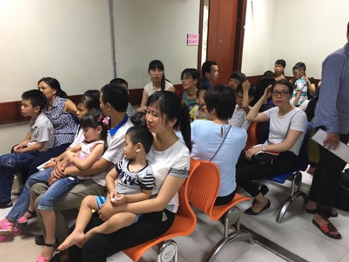 Tưởng con bị giun hoá ra viêm loét dạ dày vì lây vi khuẩn HP từ mẹ - ảnh 1