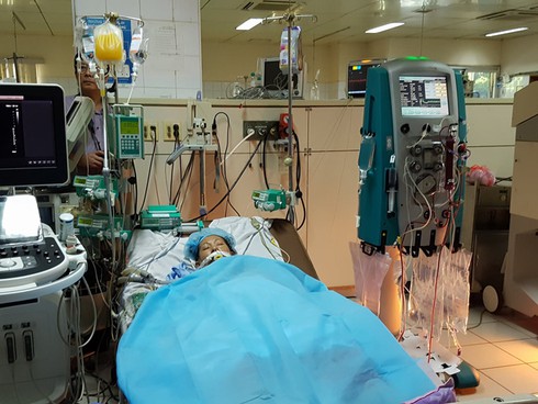 Sự cố y khoa ở Hoà Bình: Trách nhiệm GĐ Bệnh viện và Công ty Thiên Sơn đến đâu? - ảnh 1