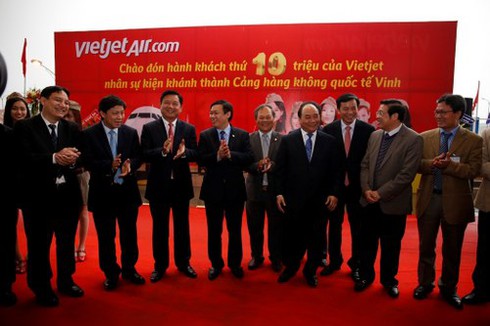 Vietjet chào đón hành khách thứ 10 triệu - ảnh 1