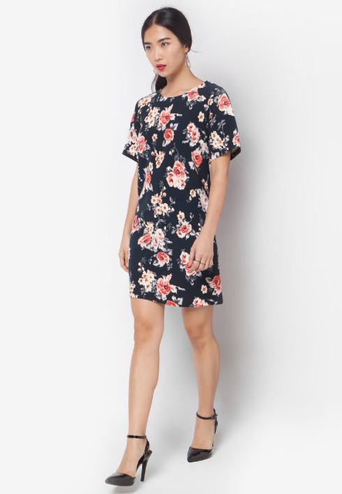 Diện đầm dáng suông khởi đầu năm mới đầy duyên dáng - ảnh 2