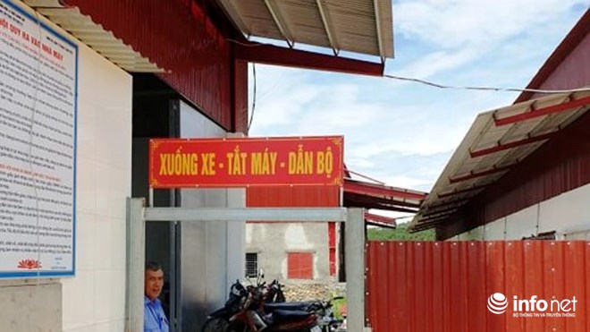 Doanh nghiệp tự ý bịt đường, dân muốn đi phải trình... chứng minh nhân dân