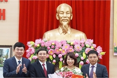Trao quyết định nghỉ hưu cho Phó Chủ tịch UBND tỉnh Quảng Ninh Vũ Thị Thu Thủy