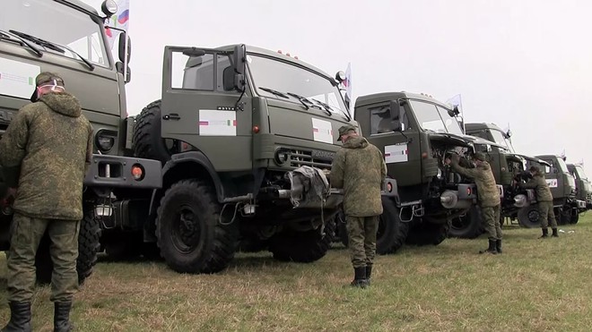 Video quân đội Nga tiến vào phun thuốc khử trùng tại “tâm dịch” nước Ý