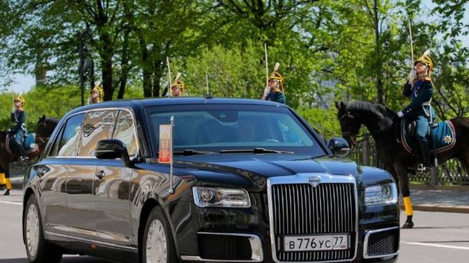 Xem siêu xe của ông Putin kiêu hãnh lăn bánh