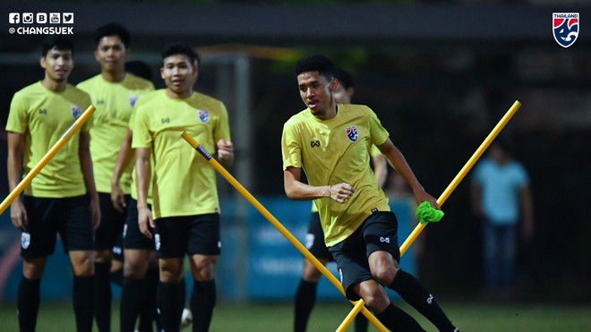 Cận cảnh buổi tập của đội tuyển Thái Lan trên sân Viettel