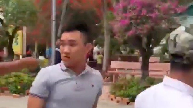 Bắt 1 kẻ trong nhóm giật dây chuyền, đánh nữ du khách ở An Giang