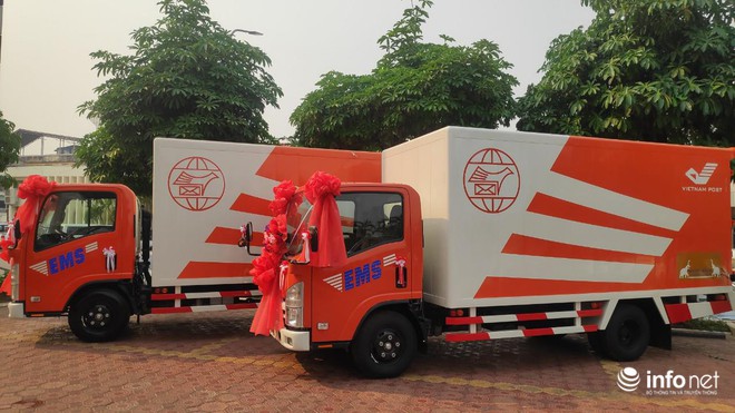 Bưu điện Việt Nam tặng ô tô vận chuyển cho Bưu chính Lào