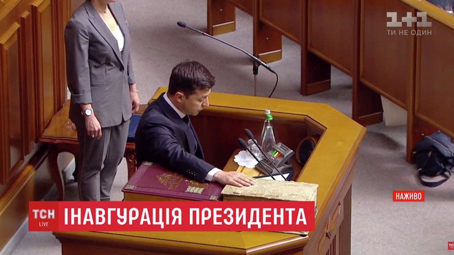 Ông Zelensky chính thức nhậm chức Tổng thống Ukraine, tuyên bố giải tán Quốc hội
