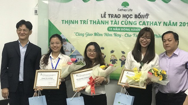34 sinh viên được nhận học bổng toàn phần “Thịnh Trí Thành Tài”